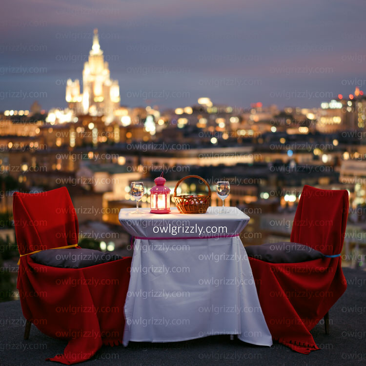 Ужин на крыше в центре Москвы при свечах